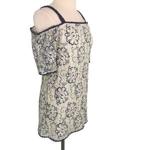 Tunic Blouse Cold Shoulder Short Sleeves Lace Size Medium City Triangles